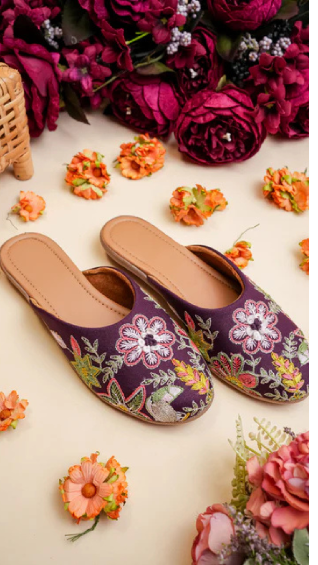 Embroidered Purple Ethnic Juttis