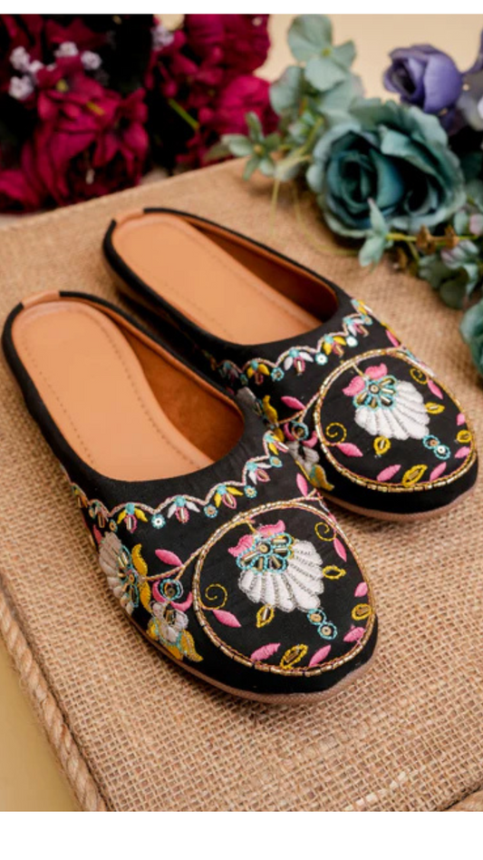 Embroidered Black Ethnic Juttis